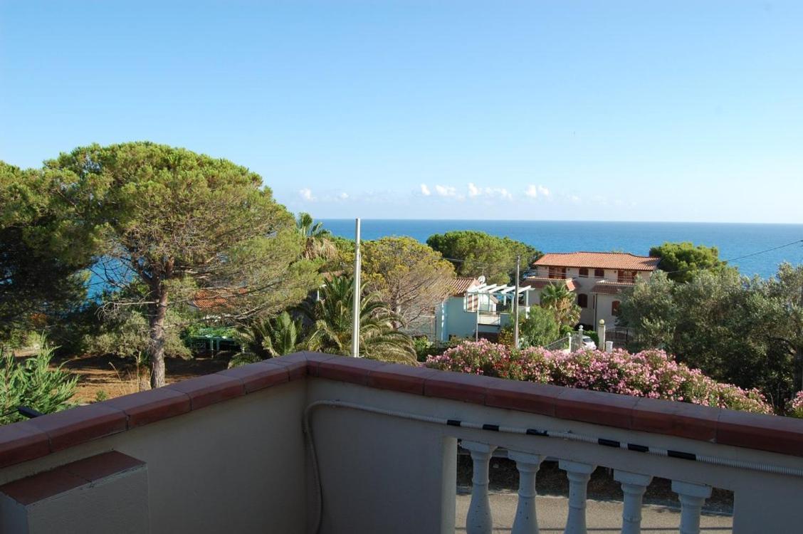 B&B Il Faro Cittadella del Capo Exterior photo